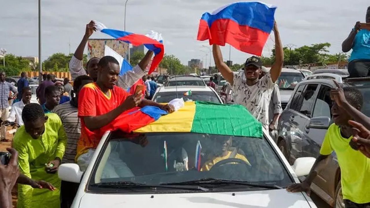 Rusya, Batı Afrika liderlerini askeri müdahalede bulunmama yönünde uyardı