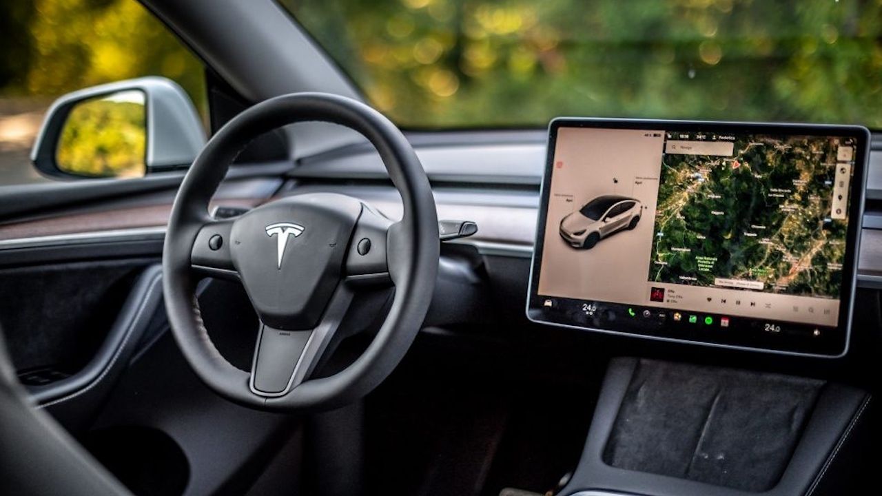 Tesla, 2 milyonuncu aracını banttan indirdi