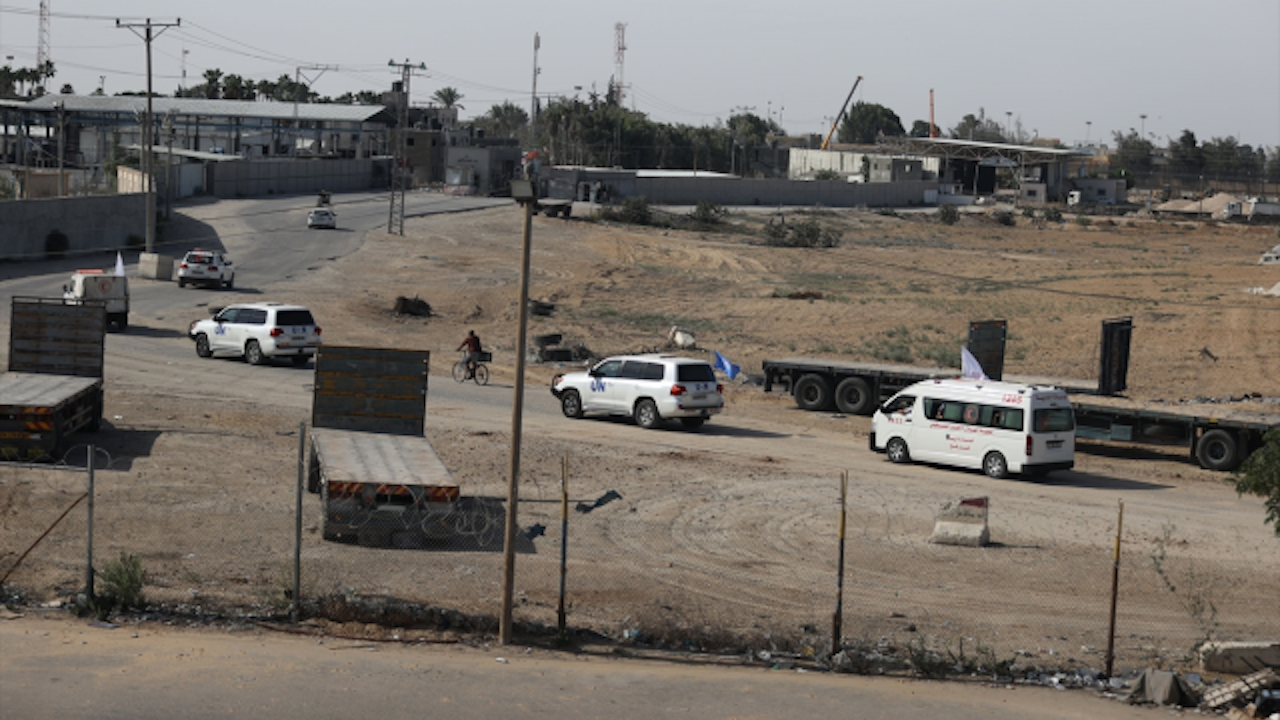 Refah Sınır Kapısı açıldı! Yardım tırları Gazze'ye gidiyor
