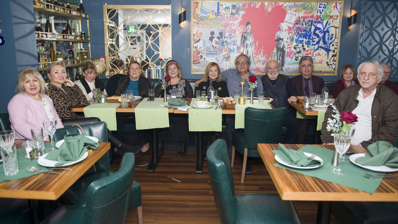 Londra’da gazeteciler noel ve yeni yıl yemeğinde bir araya geldi