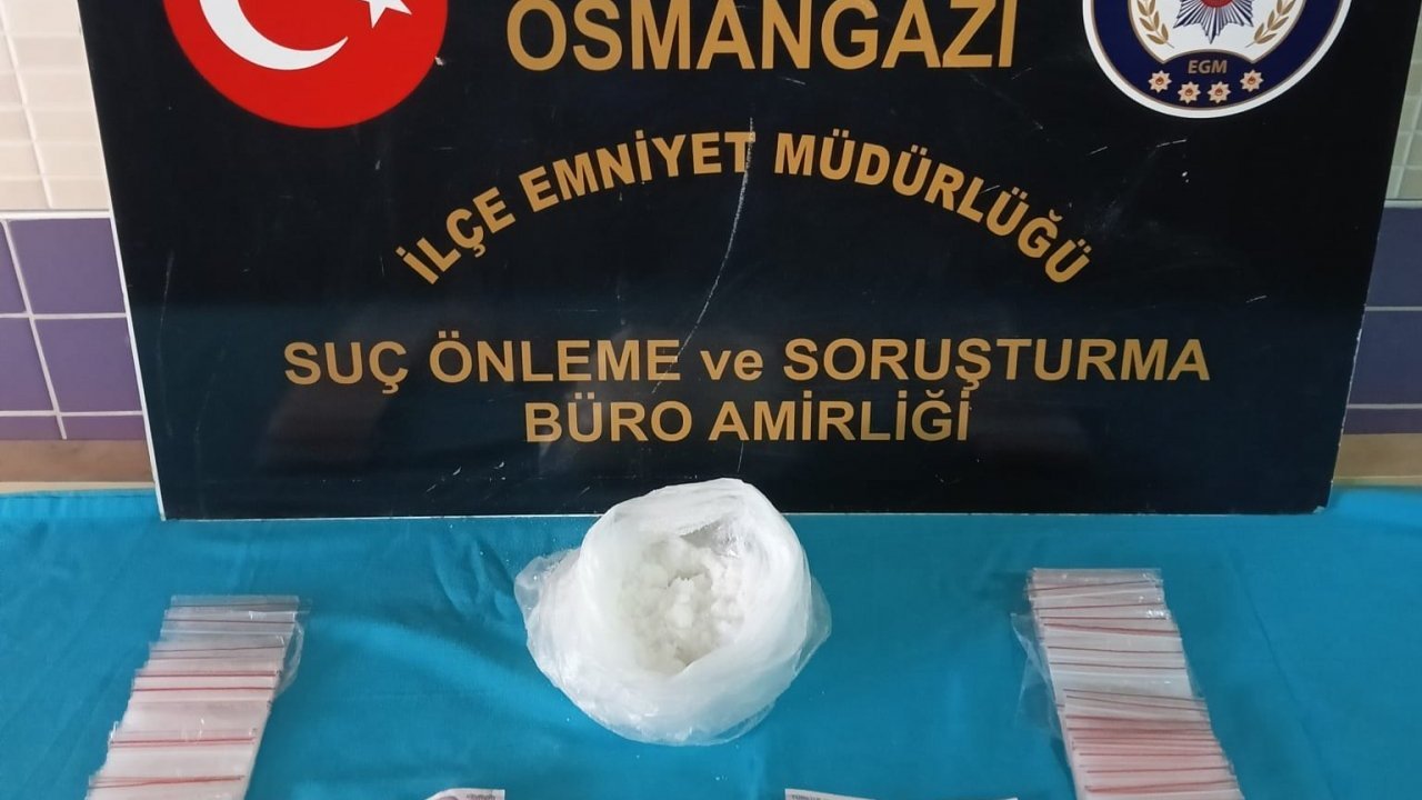 Bursa'da polisten kaçarken kaza yapan zanlının çantasından uyuşturucu çıktı