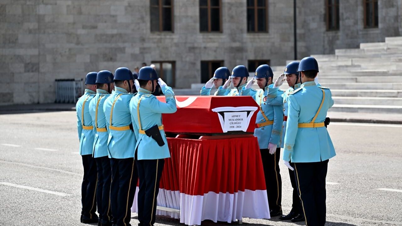Eski milletvekili Ahmet Mukadder Çiloğlu için Meclis'te cenaze töreni düzenlendi