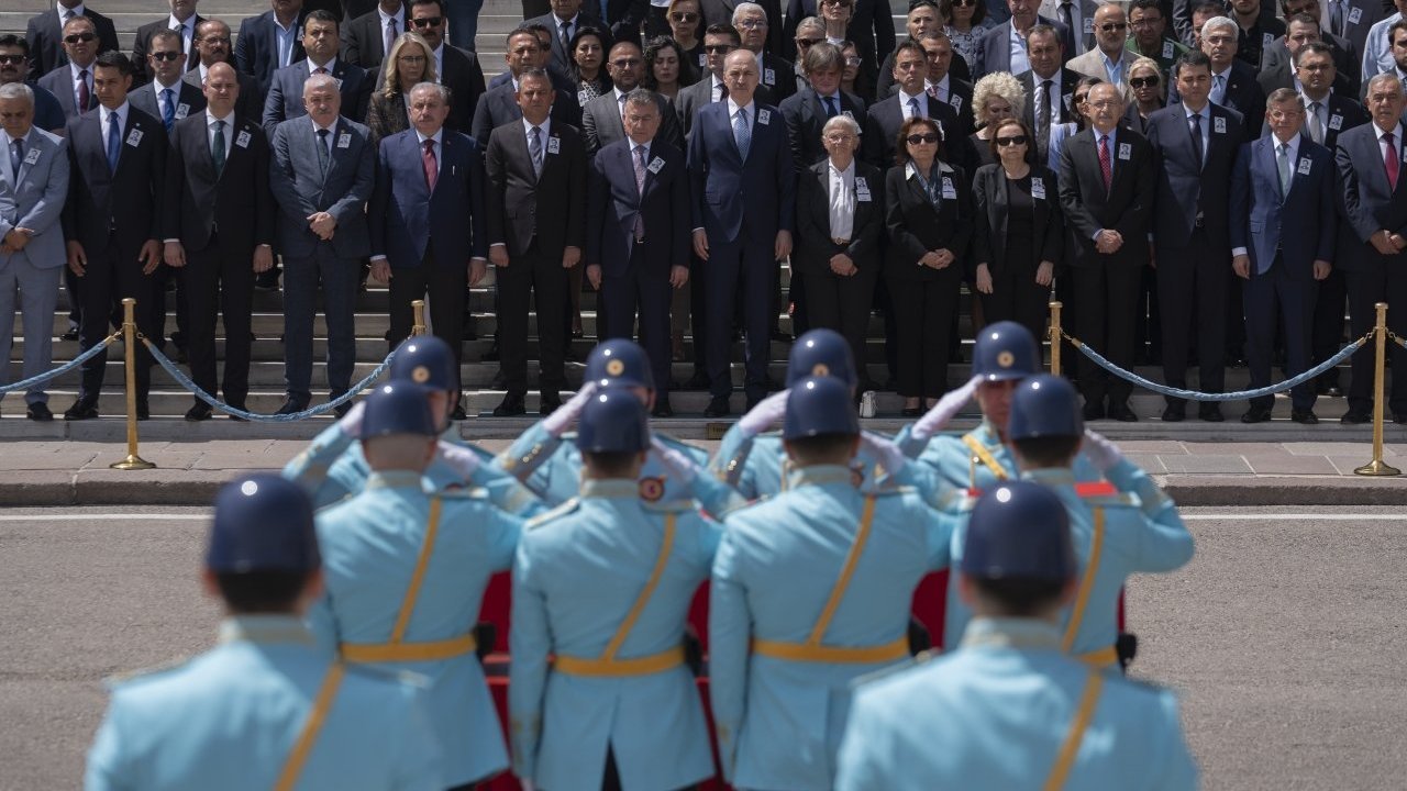 Türkiye'nin 3. Cumhurbaşkanı Celal Bayar'ın kızı Nilüfer Gürsoy için Meclis'te cenaze töreni düzenlendi