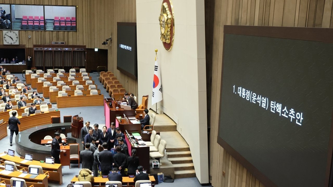 Güney Kore'de hakkındaki azil önergesi Mecliste kabul edilen Devlet Başkanı Yoon görevinden uzaklaştırıldı