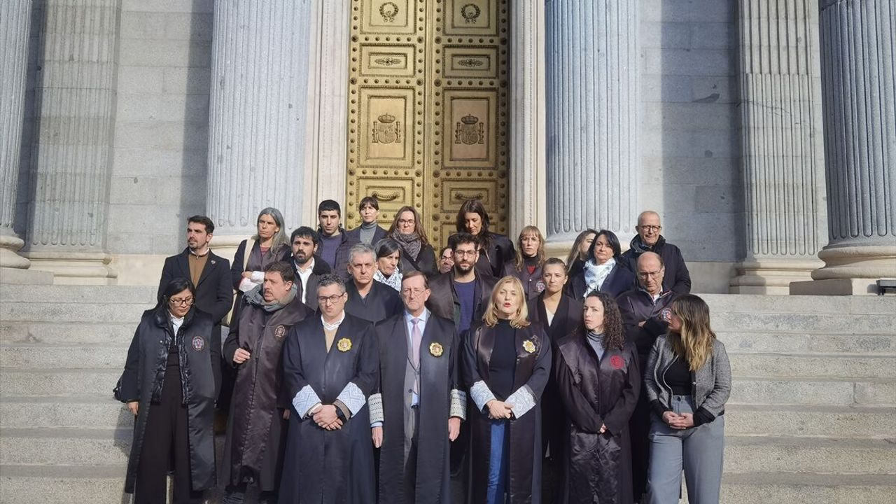 İspanya'da hukukçular, Meclisten İsrail'e silah ambargosu kararı alınmasını istedi