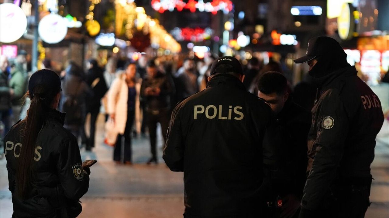 İzmir'de polisten yılbaşı denetimi