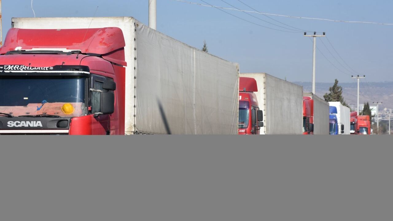 Kilis'ten Suriye'ye 4 yardım tırı gönderildi