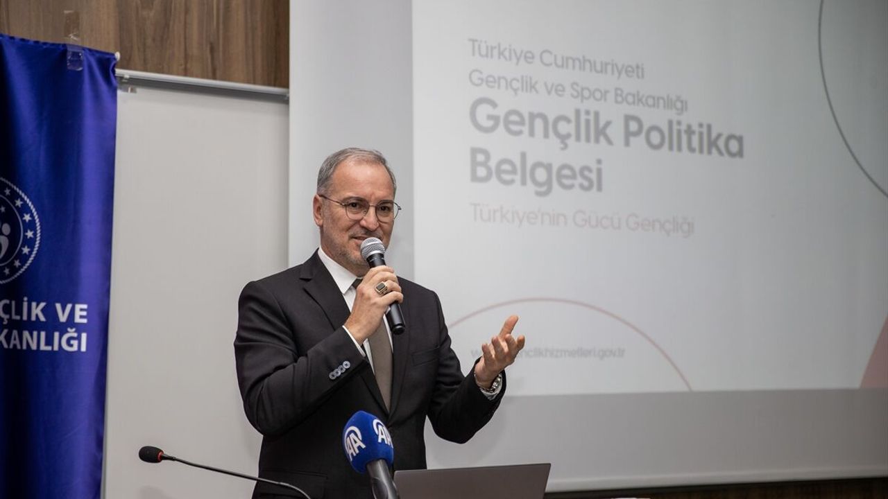 Sakarya'da "Gençlik Politika Belgesi Vizyon Çalıştayı" düzenlendi