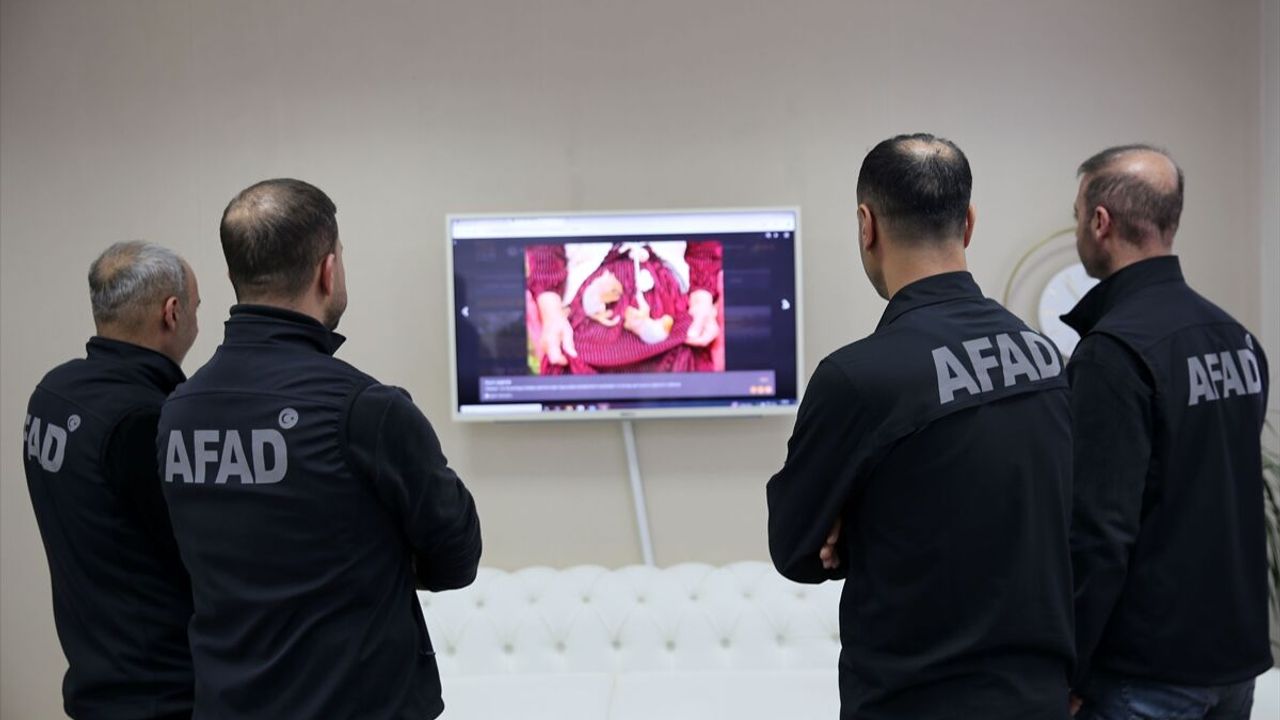 Bitlis'te AFAD ekibi, AA'nın "Yılın Kareleri" oylamasına katıldı