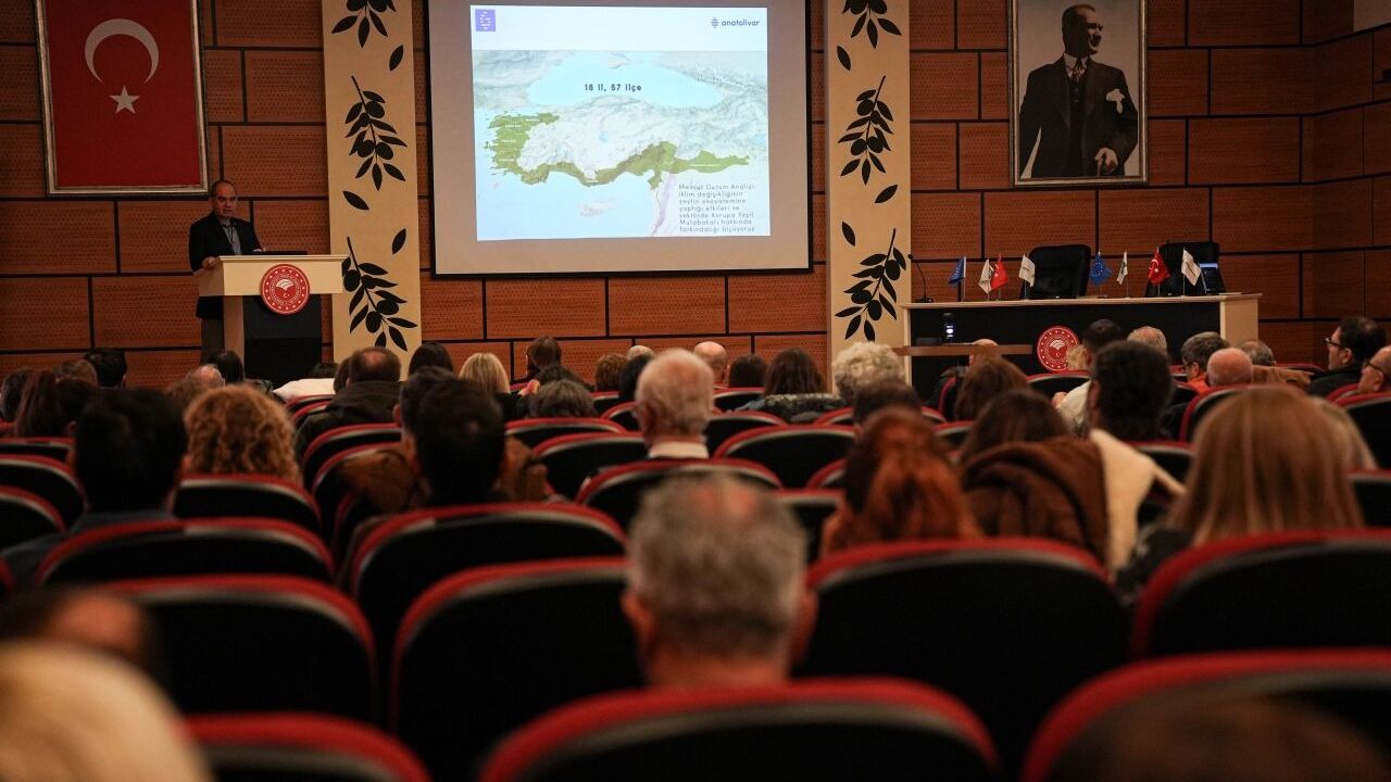 İklim değişikliğinin zeytinciliğe etkisi ve çözüm arayışları İzmir'deki çalıştayda ele alındı