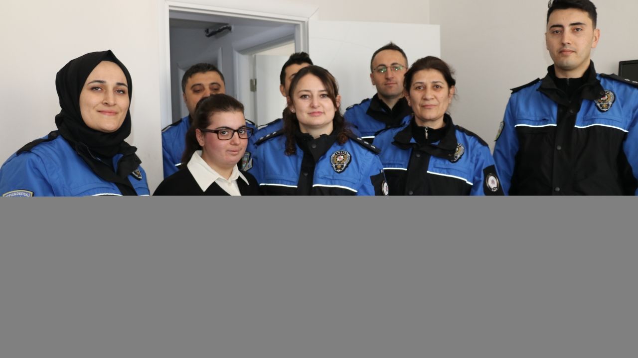 Amasya'da polisten özel birey Fatmanur'a doğum günü sürprizi