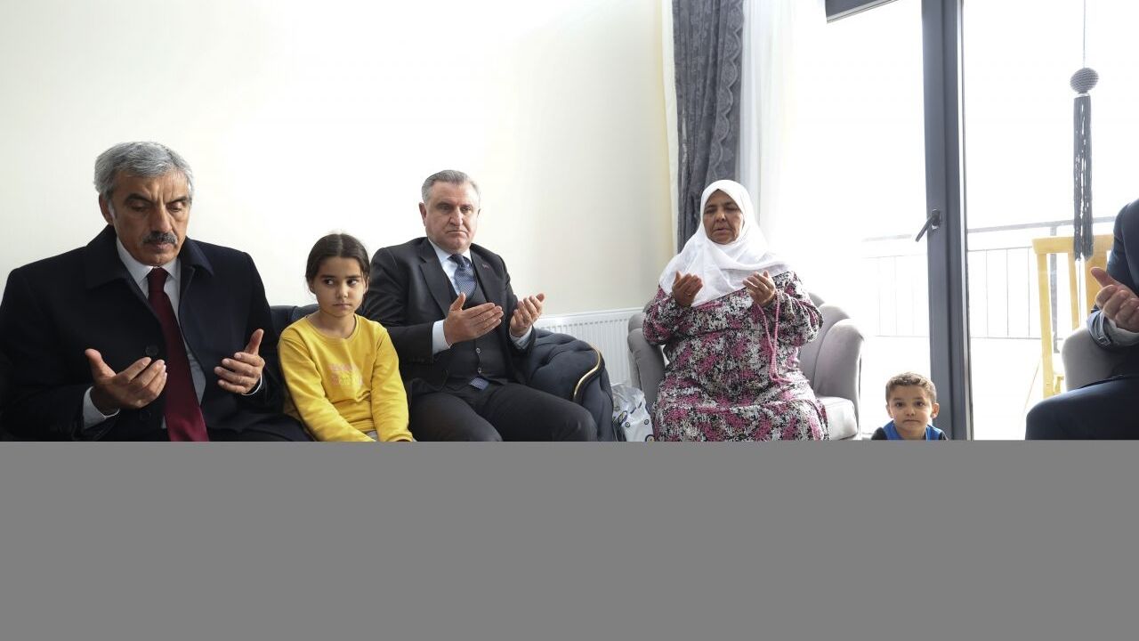 Bakan Bak, 6 Şubat depremlerinin yıl dönümünde Kilis'te gençlerle buluştu: