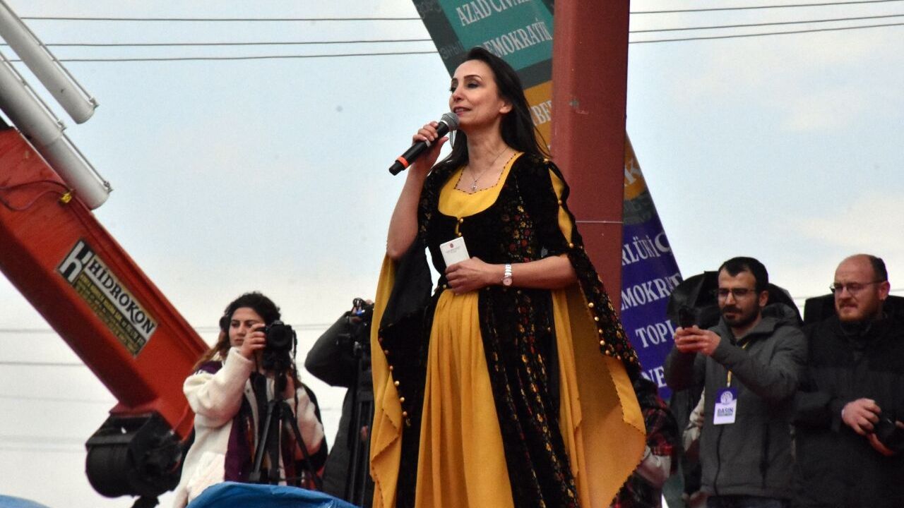 DEM Parti Eş Genel Başkanlarından Hatimoğulları Van'da, Bakırhan Bitlis'te nevruz kutlamasına katıldı