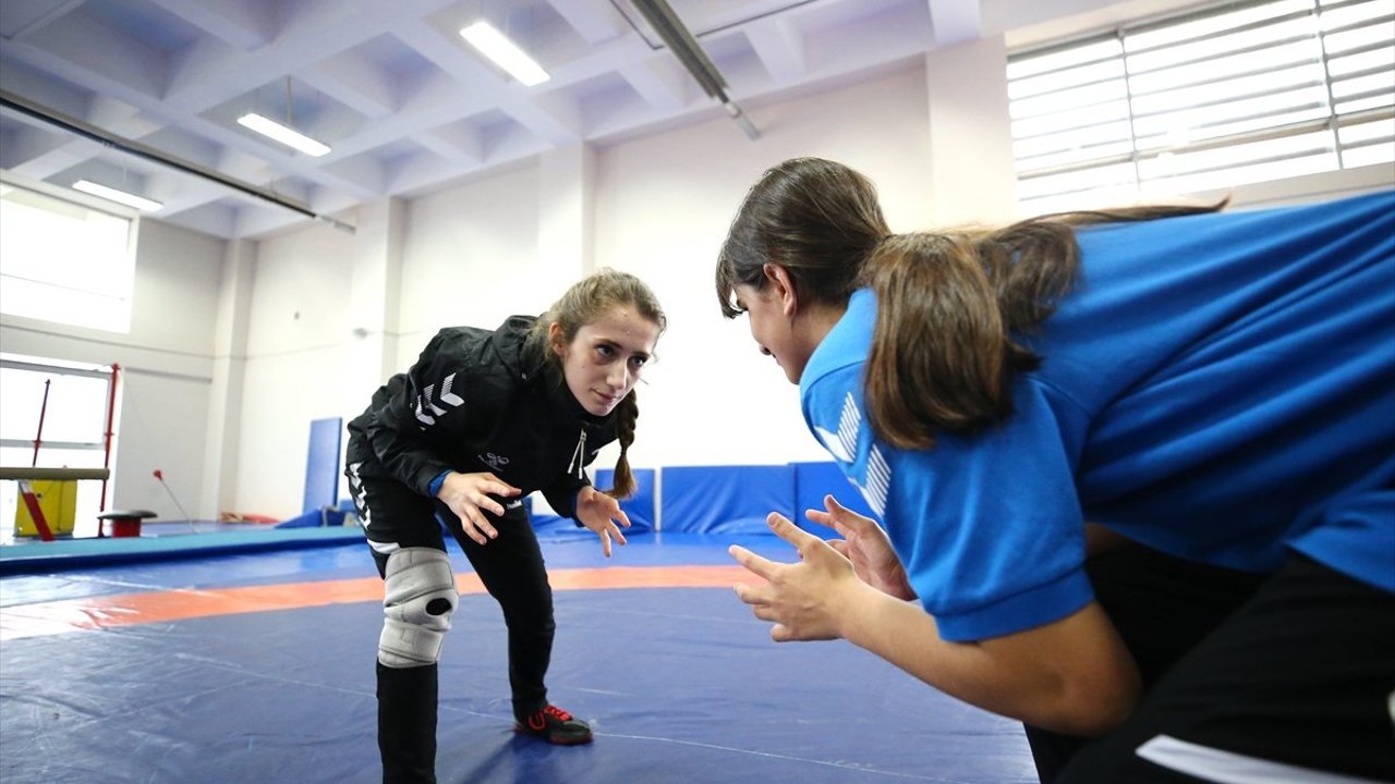 Devlet korumasında yetişen milli güreşçi Şeyma Tağtekin, Avrupa şampiyonluğu için ter döküyor