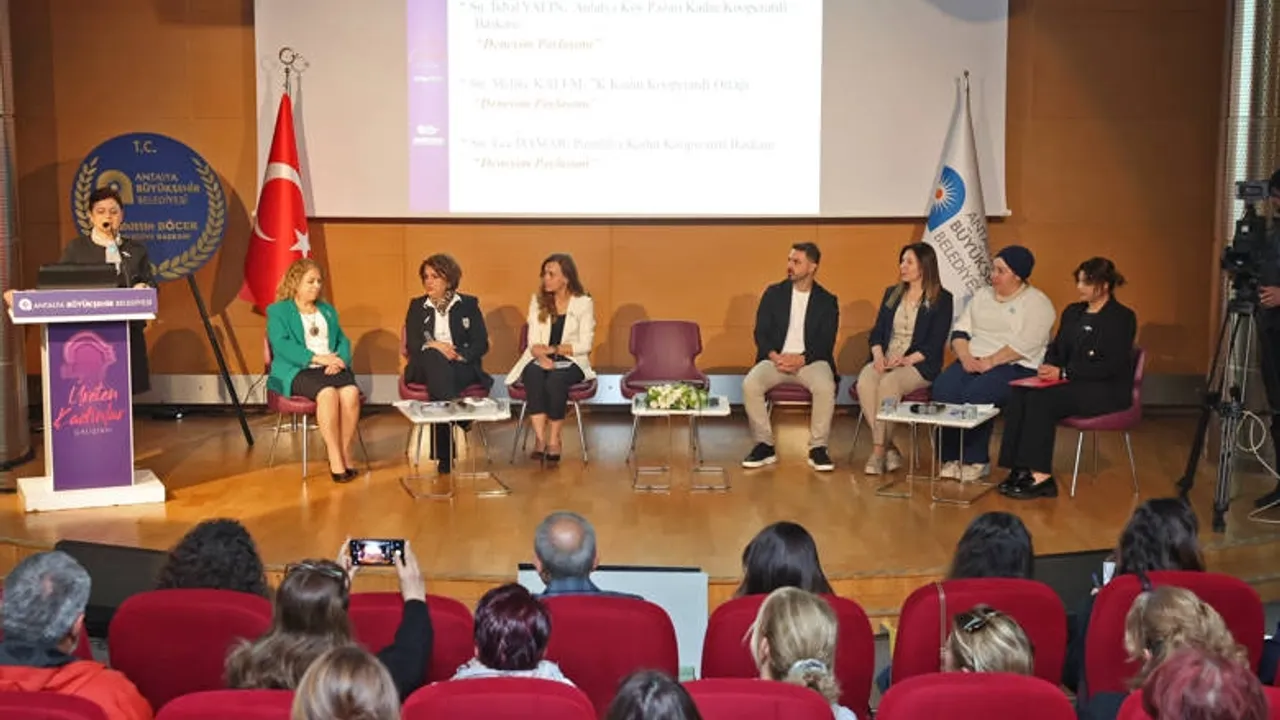 Antalya Büyükşehir Üreten Kadınlar Çalıştayı düzenledi
