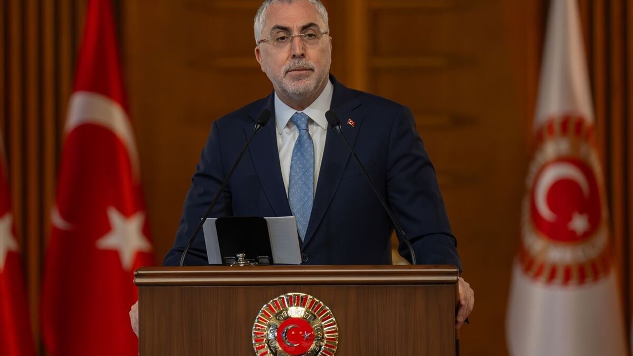 Çalışma ve Sosyal Güvenlik Bakanı Işıkhan, Meclis'teki "Emekçilerle Buluşma" programında konuştu: