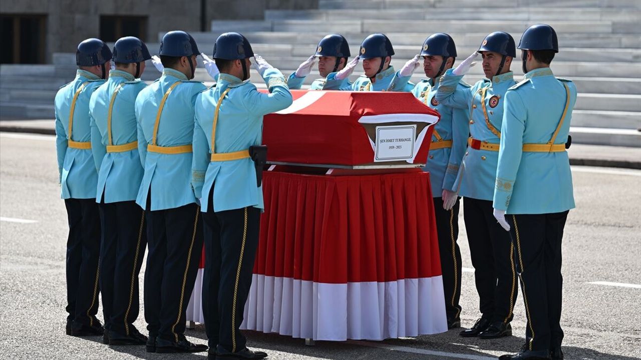 Eski milletvekili Şen İsmet Turhangil için Meclis'te cenaze töreni düzenlendi