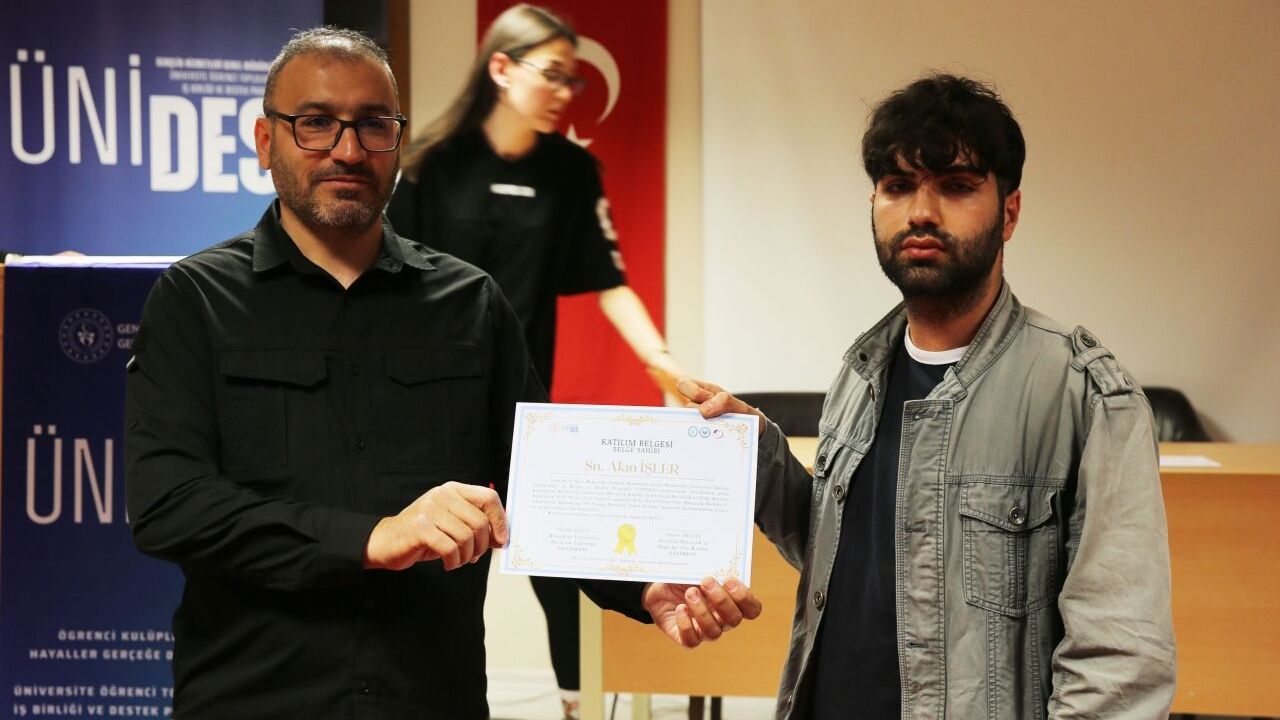 Bitlis'te 25 üniversite öğrencisine paraşüt eğitimi verildi