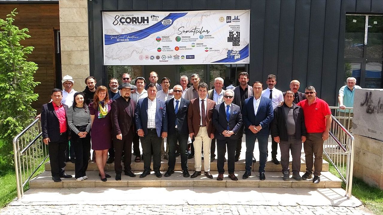 Erzurum'daki 8. Çoruh Plastik Sanatlar Çalıştayı'nda yapılan eserler sergilendi
