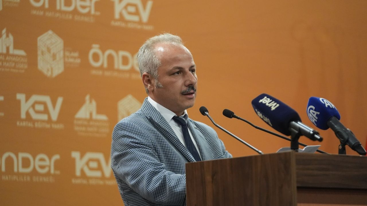 "İslami İlimler Çalıştayı '25" Kartal Anadolu İmam Hatip Lisesi'nde başladı
