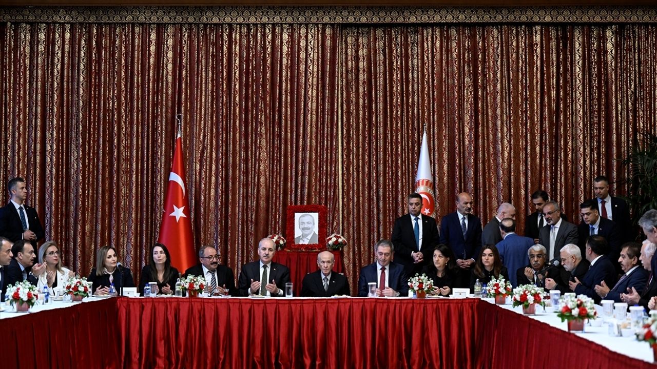 MHP Genel Başkanı Bahçeli'den Sırrı Süreyya Önder için DEM Parti'ye Meclis'te taziye ziyareti