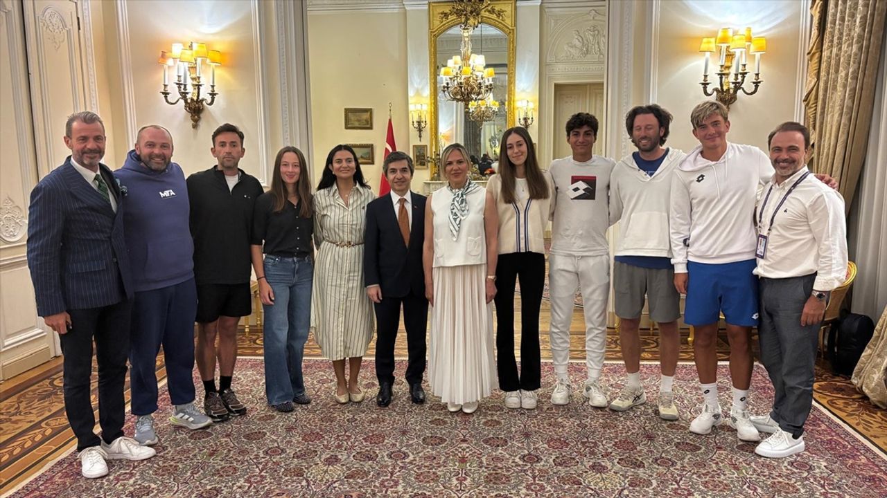 Türkiye'nin Londra Büyükelçisi Ertaş, Wimbledon'da mücadele eden Türk sporcuları konutunda ağırladı
