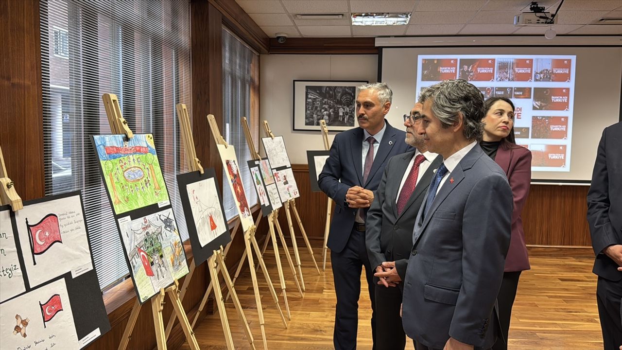 İngiltere'de yaşayan Türk çocuklar, 15 Temmuz'u resimle anlattı