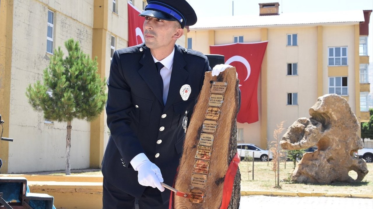 Bitlis'te eğitimlerini tamamlayan 213 polis adayı mezuniyet sevinci yaşadı