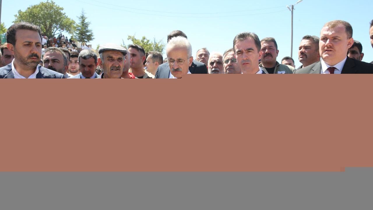 GÜNCELLEME - Şehit Piyade Sözleşmeli Er Uyanık memleketi Bitlis'te son yolculuğuna uğurlandı