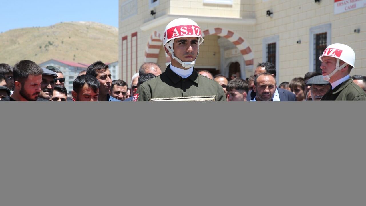 Şehit Piyade Sözleşmeli Er Celalettin Uyanık için memleketi Bitlis'te tören düzenlendi