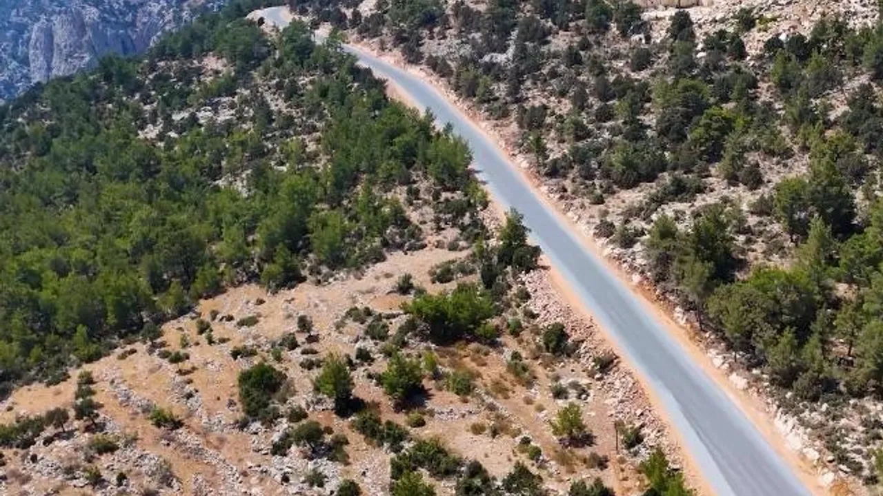 Mersin Büyükşehir’den Gülnar’da yol ve altyapı atağı