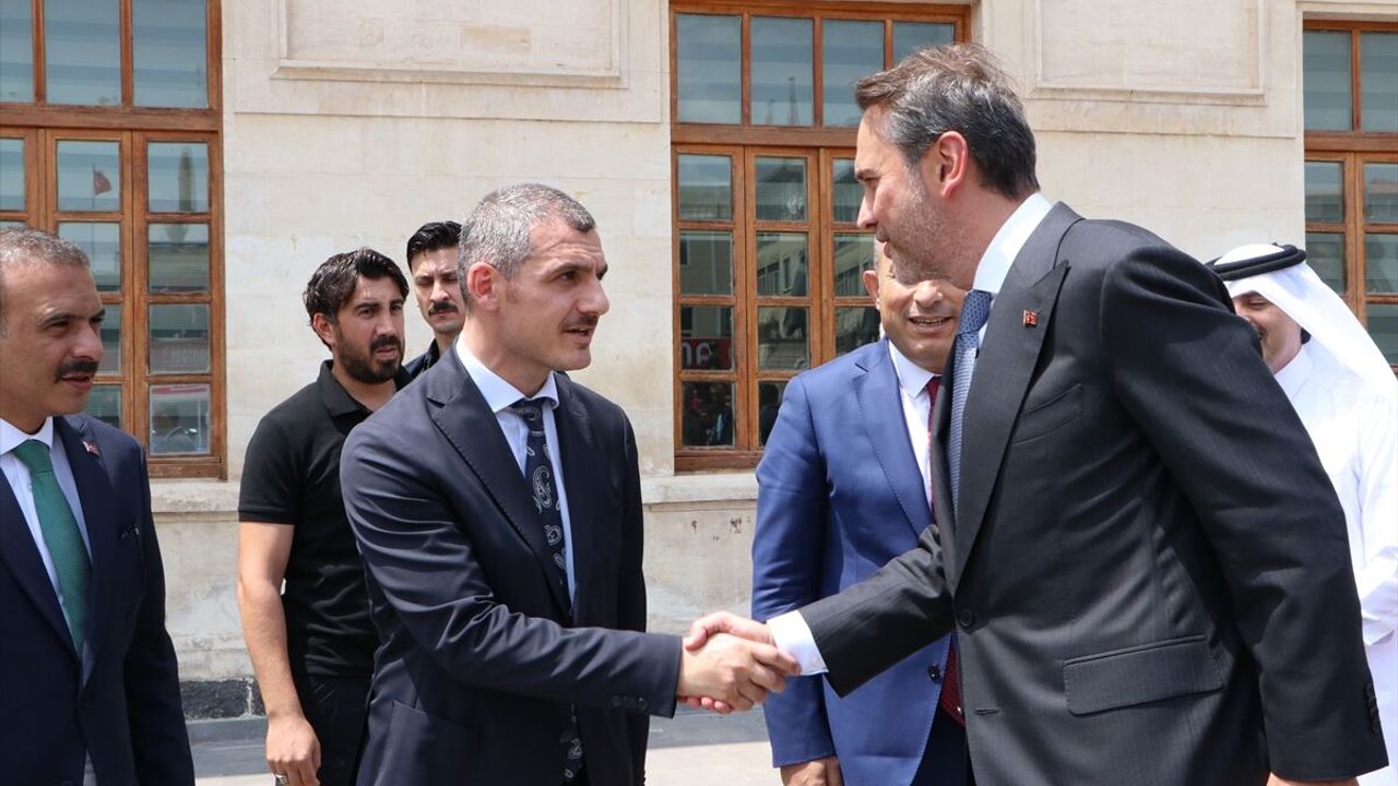 Enerji ve Tabii Kaynaklar Bakanı Bayraktar, Kilis'te ziyaretlerde bulundu