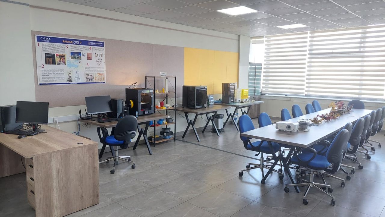 Moğolistan'da geleceğin mühendisleri TİKA'nın kurduğu 'Cezeri Lab'de yetişiyor