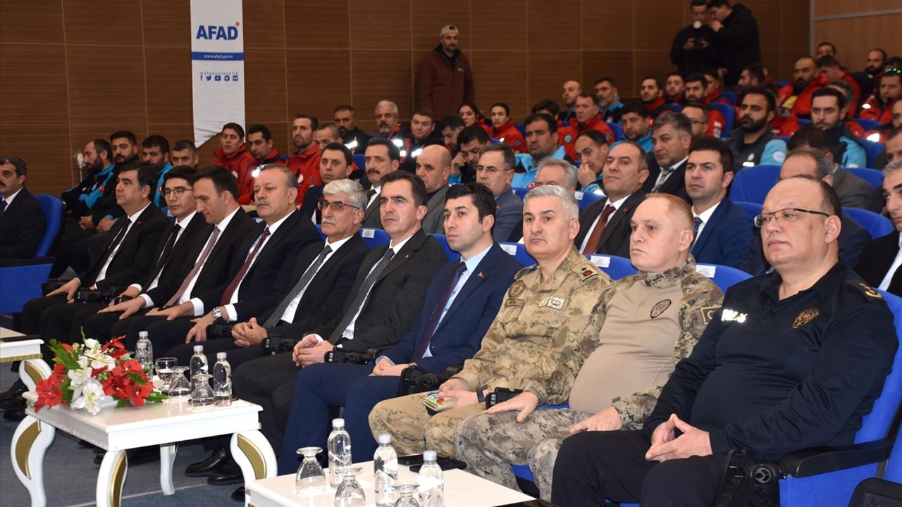 Bitlis'te 6 Şubat depremlerinde hayatını kaybedenler anıldı