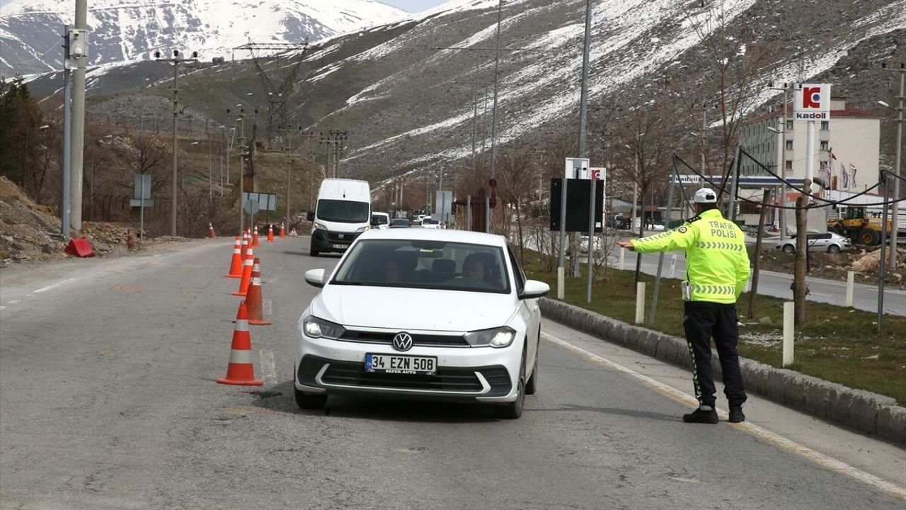 Bitlis'te emniyet kemeri uygulaması yapıldı