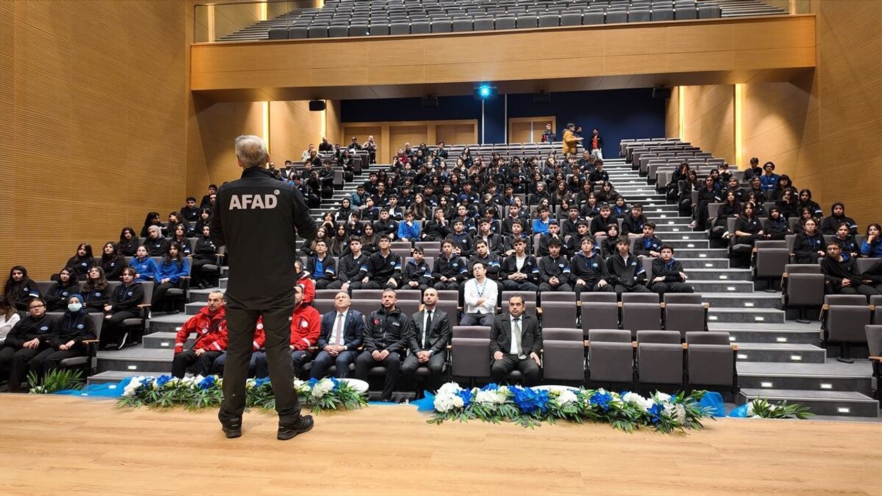 Bitlis'te okullarda eş zamanlı deprem tatbikatı yapıldı