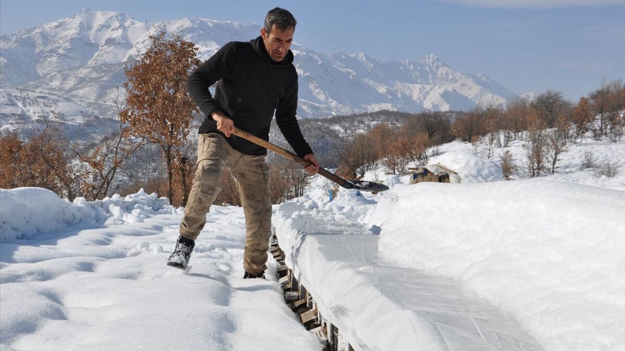 Bitlis'teki arıcıların kış mesaisi