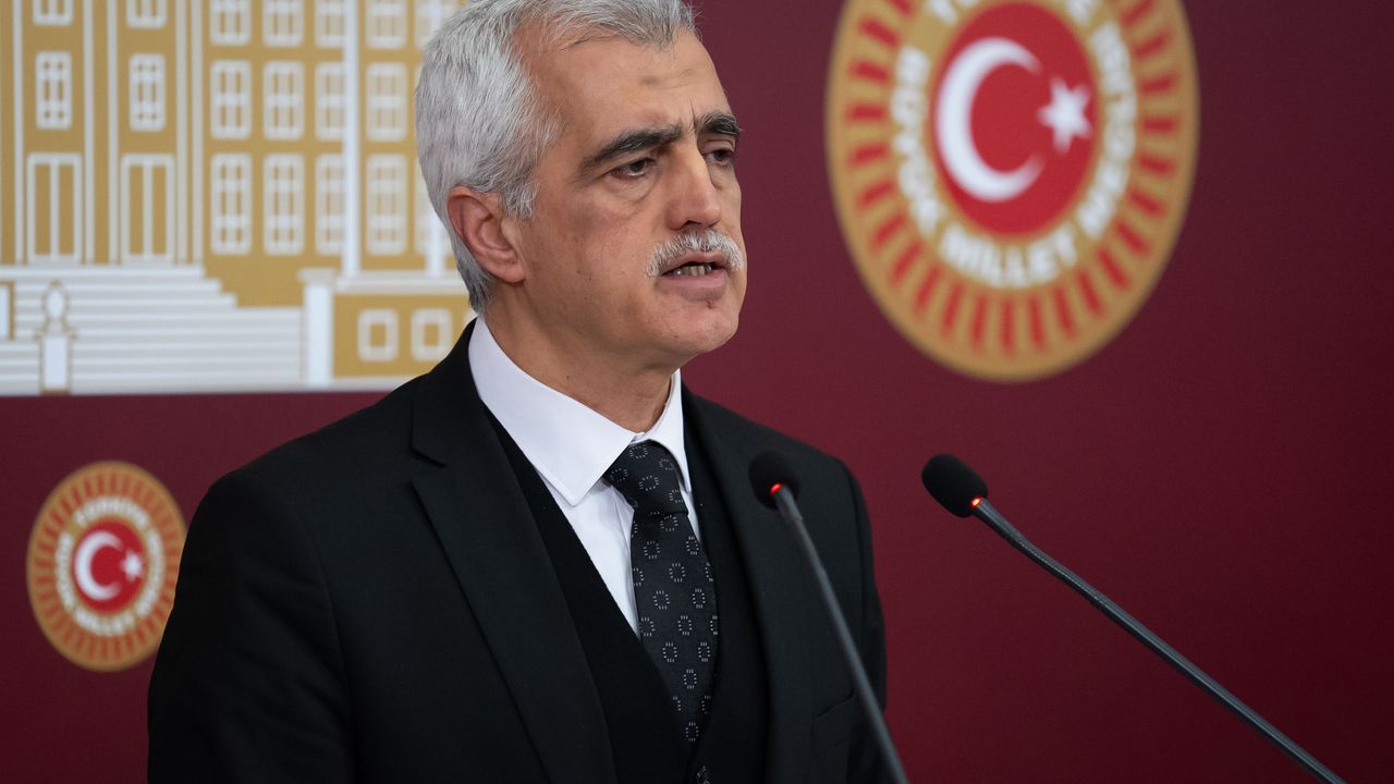 DEM Parti'li milletvekilleri Meclis'te basın toplantısı düzenledi