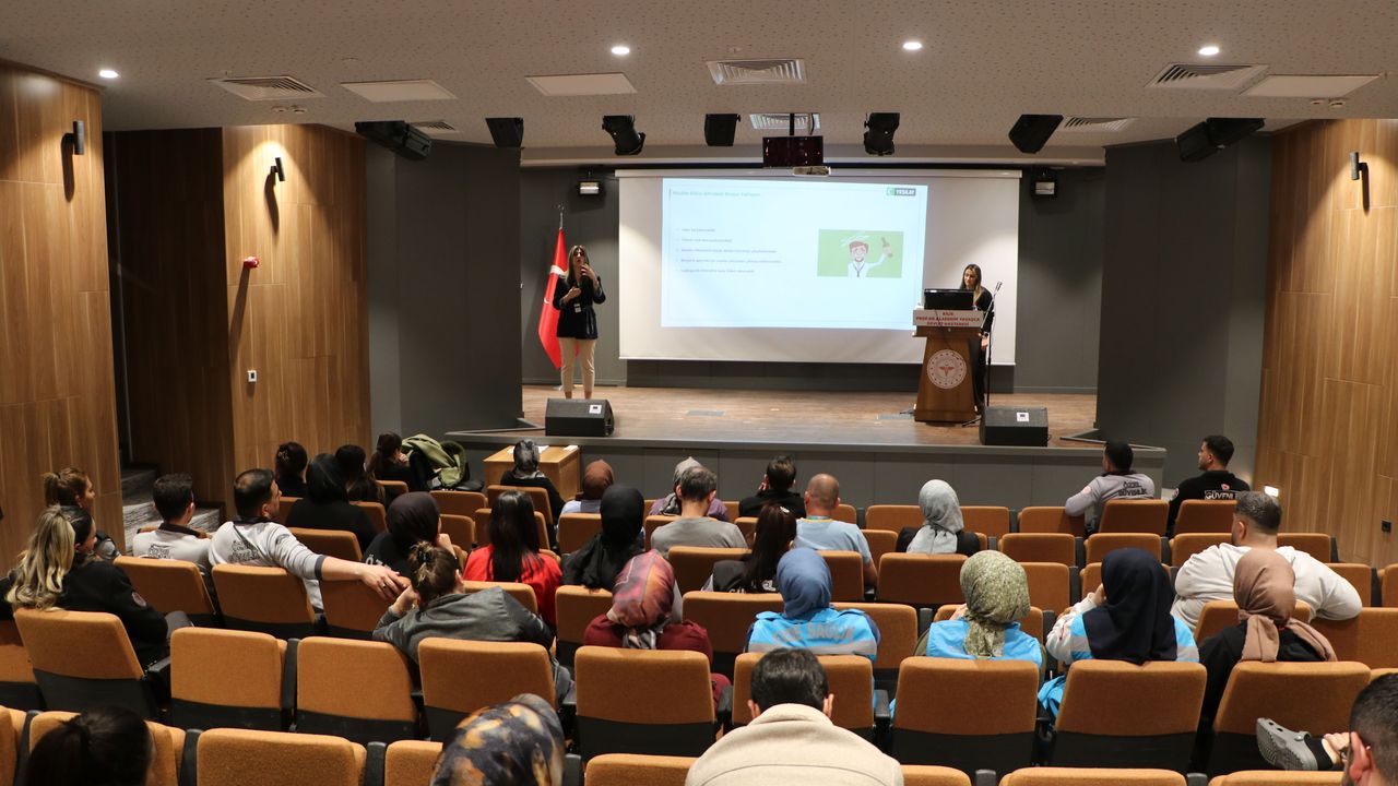 Kilis'te Yeşilay ekipleri 5 bin kişiye bağımlılıkla mücadele yöntemlerini anlattı