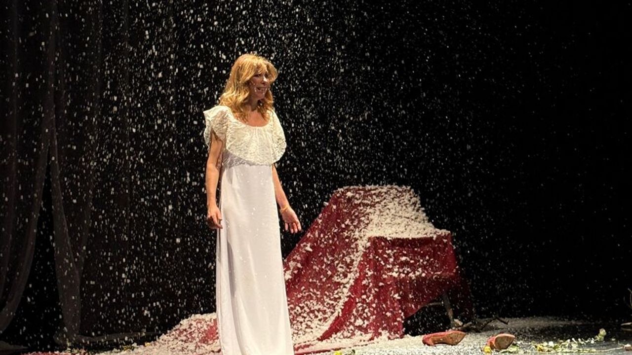 Oyuncu İnci Türkay'ın sahnelediği 'Liste', Ankara ve İstanbul'da seyirciyle buluşacak