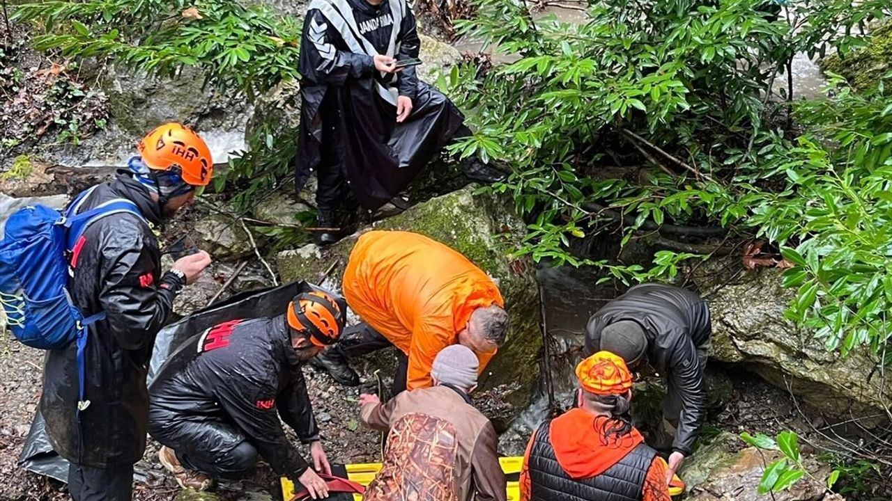Sakarya'da kaybolan kişinin cesedi dere yatağında bulundu