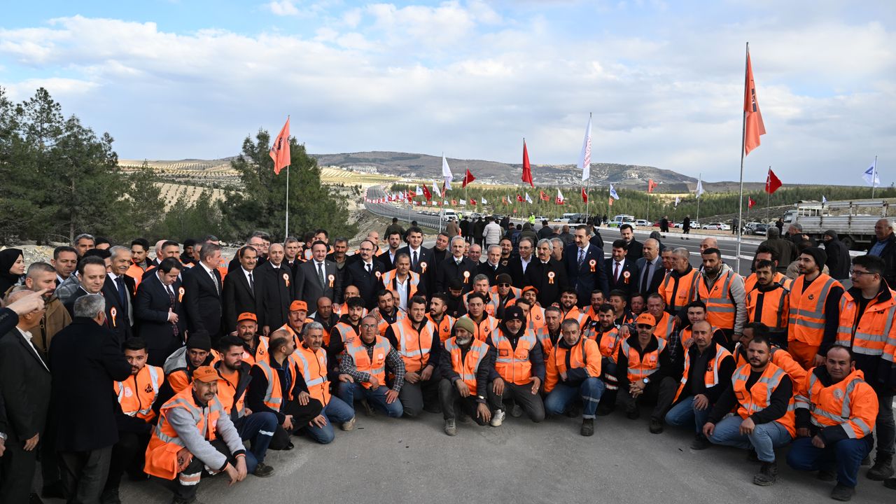 Ulaştırma ve Altyapı Bakanı Uraloğlu, Kilis'te açılış töreninde konuştu: