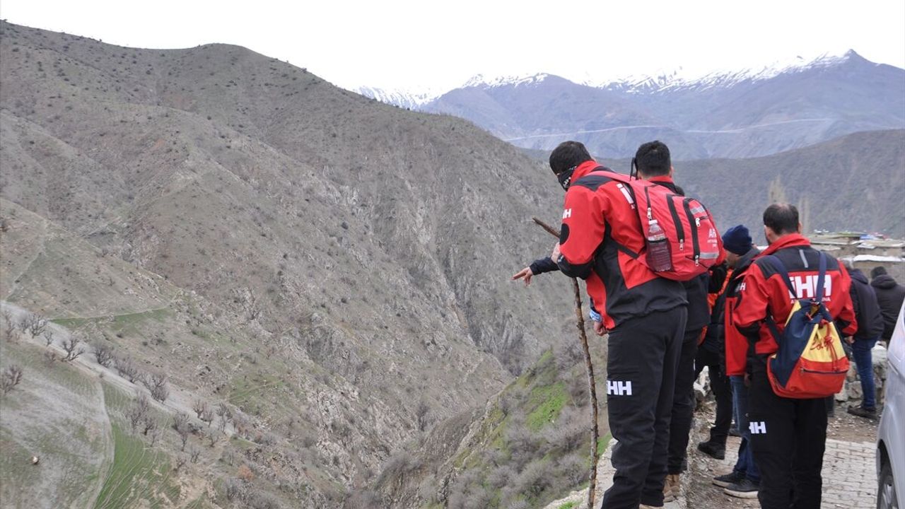 GÜNCELLEME - Bitlis'te kaybolan 5 yaşındaki çocuk bulundu
