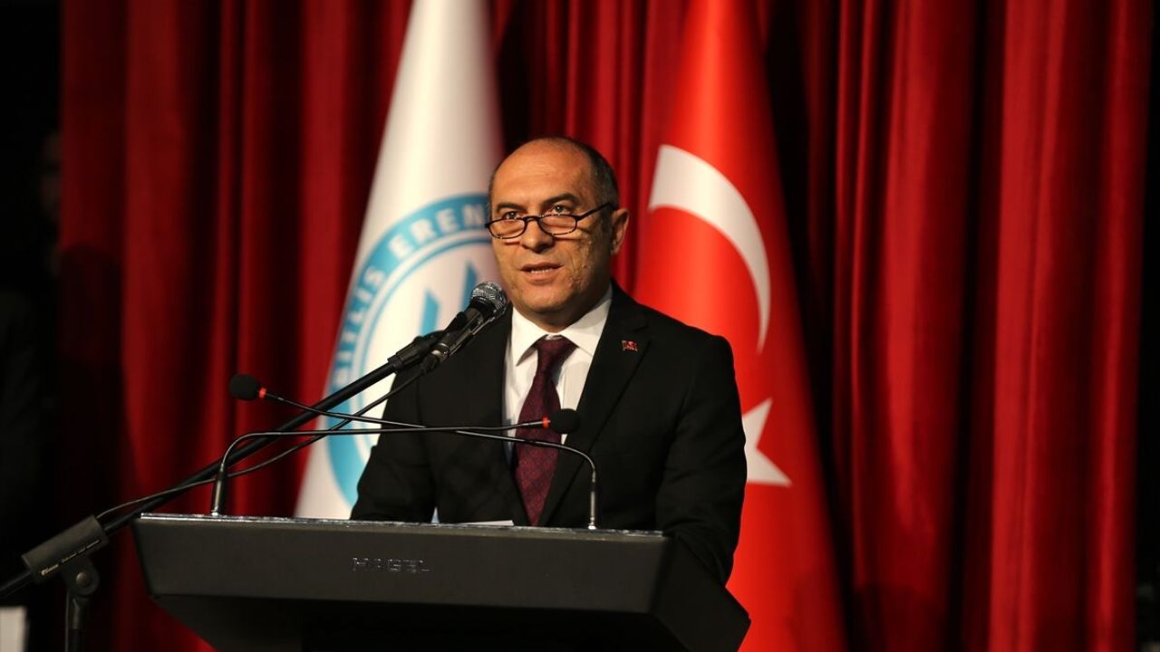 Bitlis'te öğretmenlerden oluşturulan 'Maarif Orkestrası ve Korosu' konser verdi