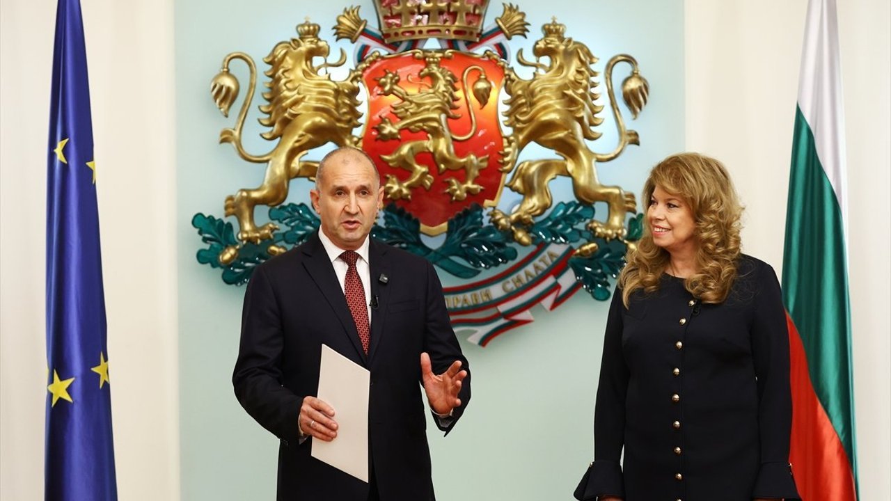 Bulgaristan'da hükümeti kurmakla görevlendirilen Radev, bakanlar kurulu listesini Cumhurbaşkanı'na sundu