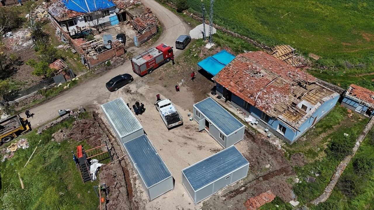 Çorum'da hortum nedeniyle zarar gören köylerde çalışmalar sürüyor