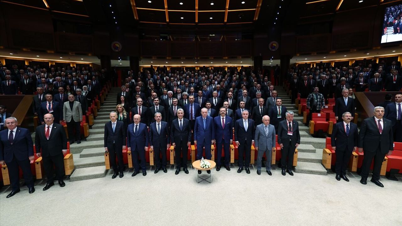 Cumhurbaşkanı Erdoğan: 'İş ve ticaret ahlakımız bin yıllık Ahilik geleneğiyle şekillenmiştir. Fırsatı ganimet bilmenin, taklit, tağşiş, çıkar odaklı hareket etmenin yeri yoktur'