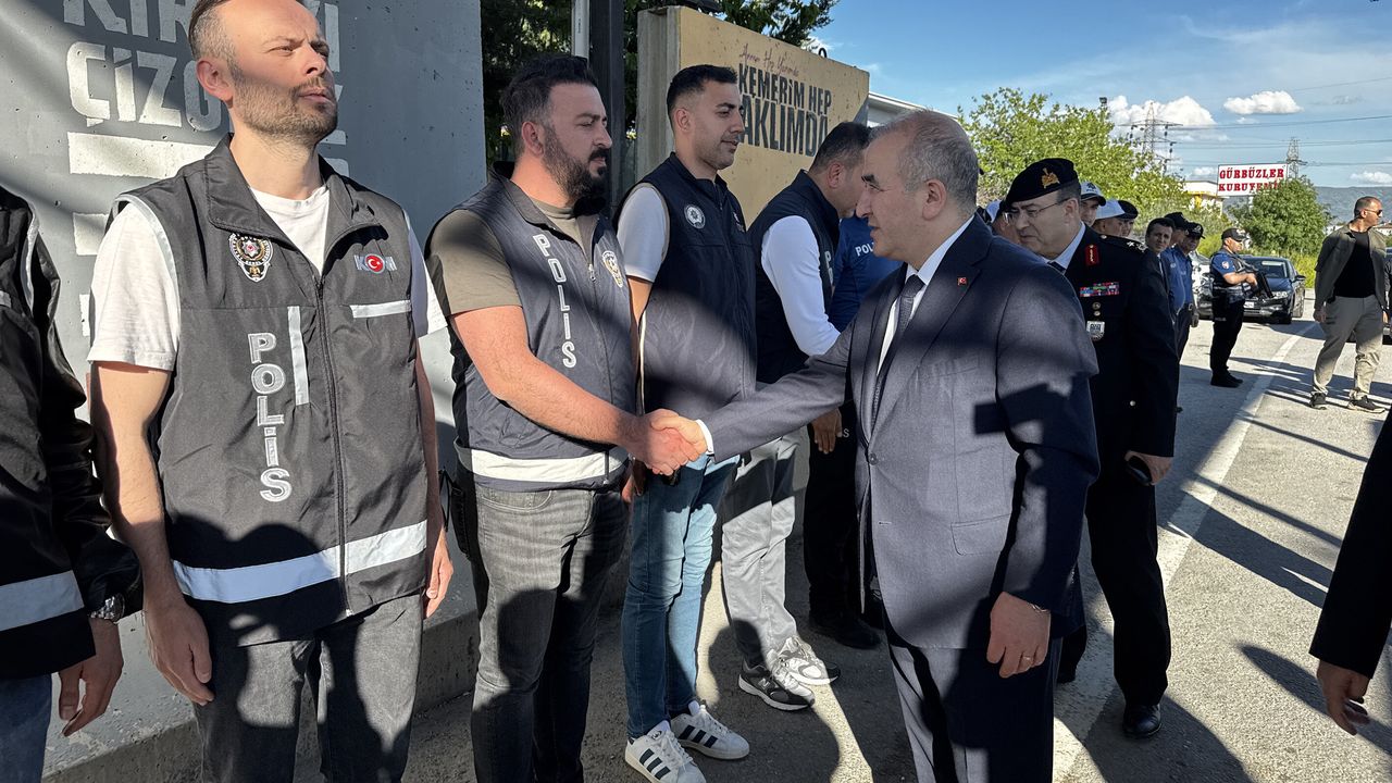 Elazığ Valisi Hatipoğlu, güvenlik güçleri ile bayramlaştı: