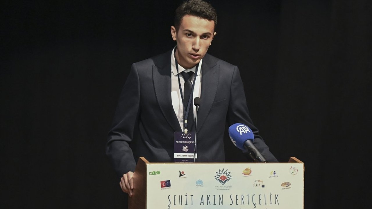 İstanbul'da imam hatip lisesi öğrencileri 'Emperyalizm Çalıştayı' düzenledi
