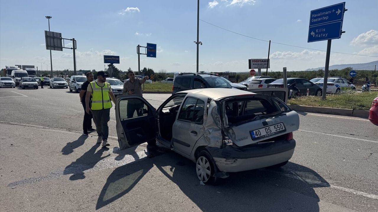 Kilis'te zincirleme trafik kazasında 8 kişi yaralandı
